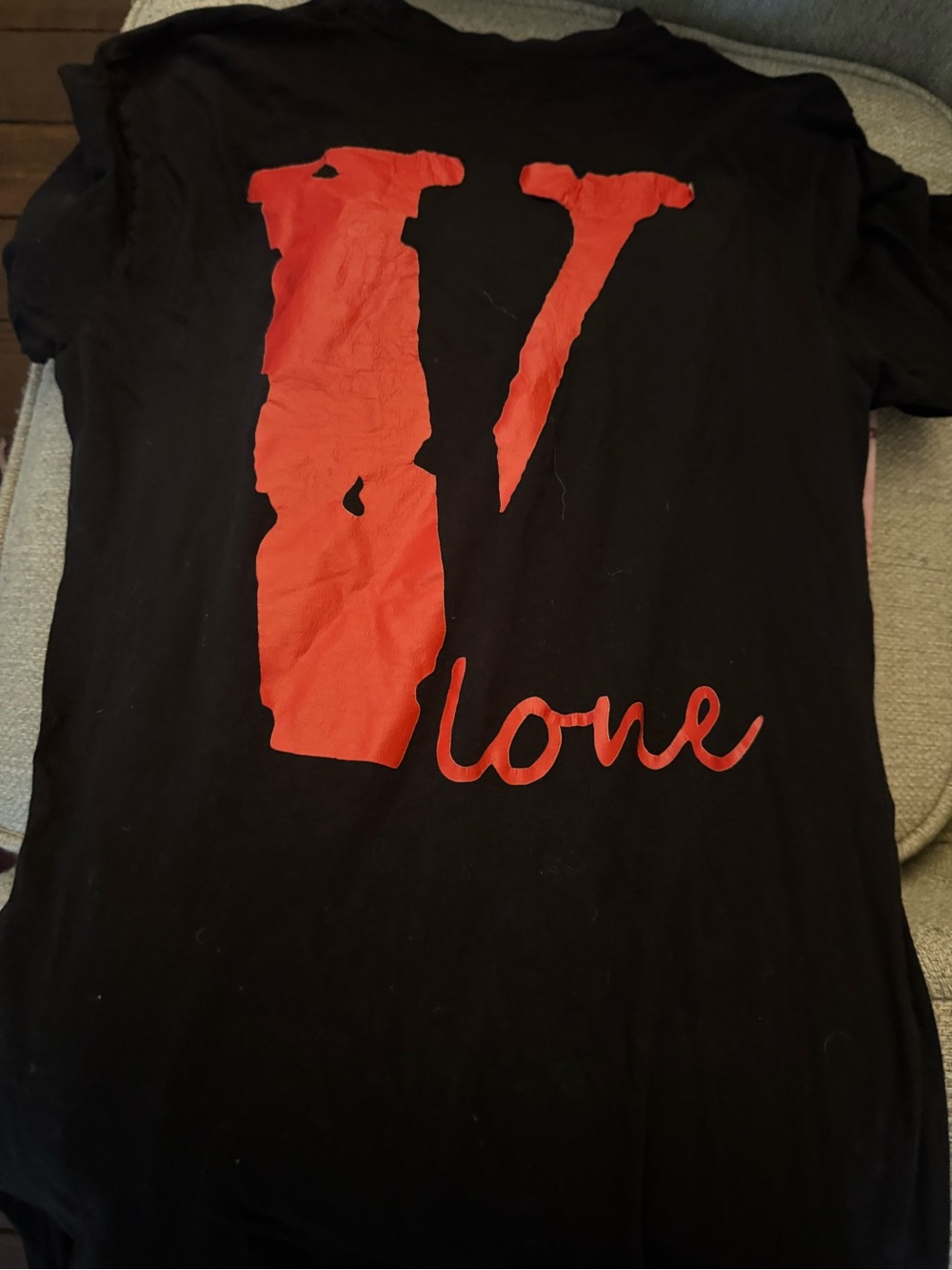 Black Unisex V Lone Graphic tee